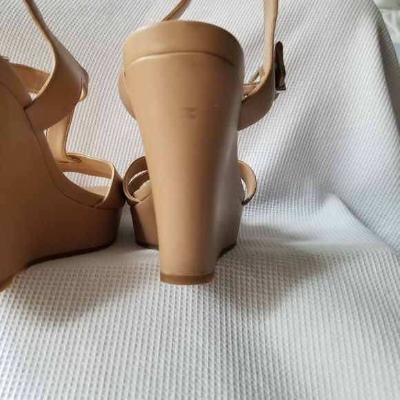 Gianni Bini Platform Sandals - Picture 3 of 5